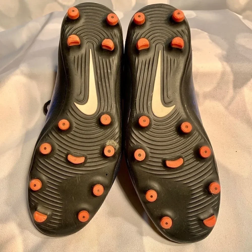 NIKE MAGISTA CLEATS SIZE 6Y EXCELLENT CONDITION